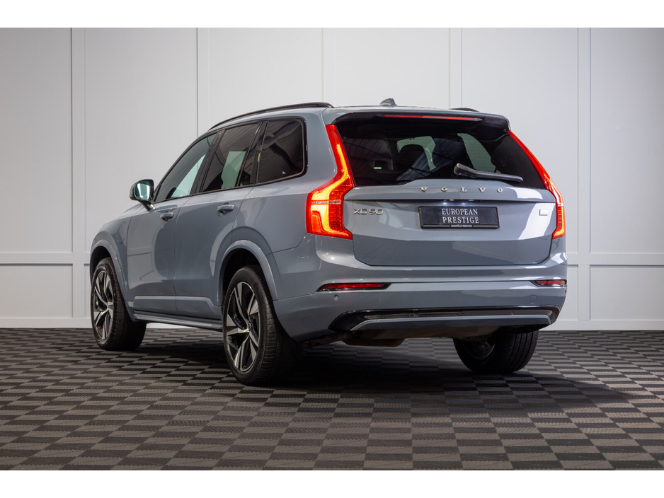 2022 Volvo XC90 PHEV T8 (390hp) R-Design AWD €59,950