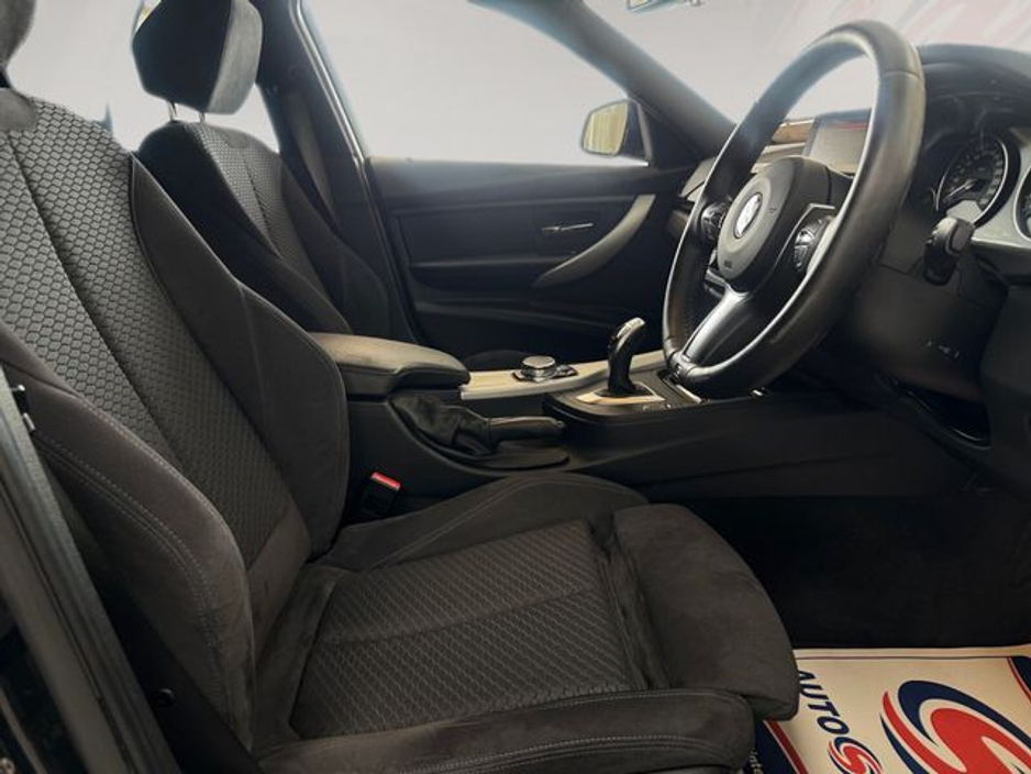 2015 BMW 3 Series - image 11