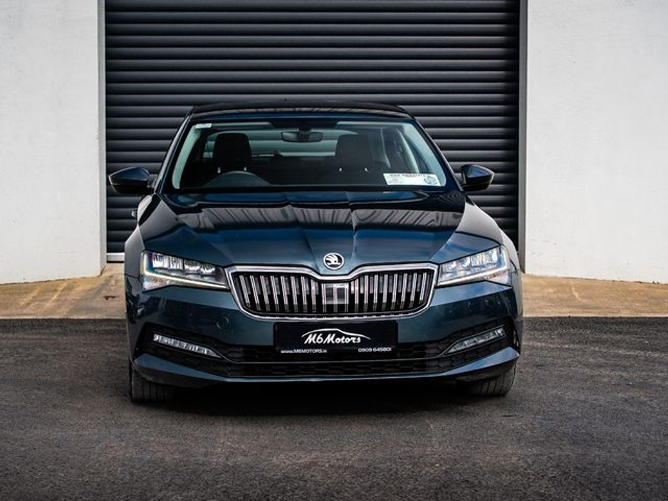 2020 Skoda Superb - image 2