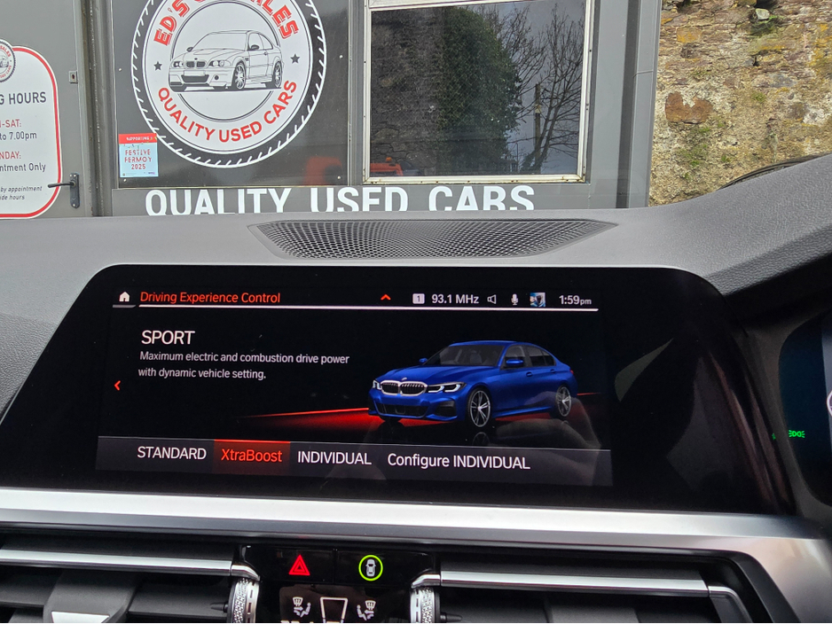 2021 BMW 3 Series - image 27