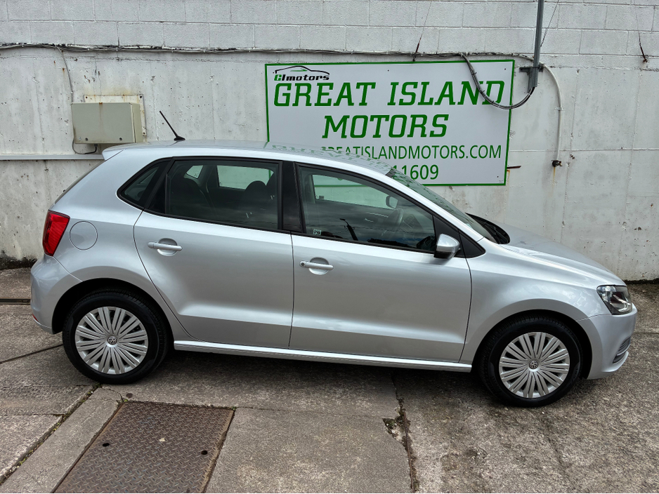 2015 Volkswagen Polo - image 4