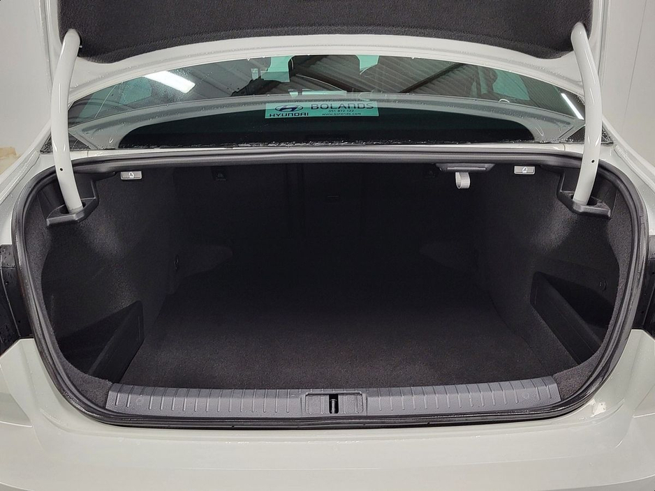 2021 Volkswagen Passat - image 13