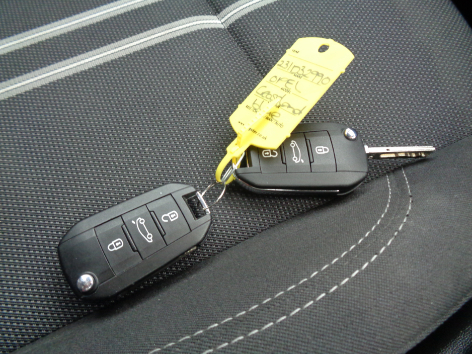 2023 Opel Crossland - image 13