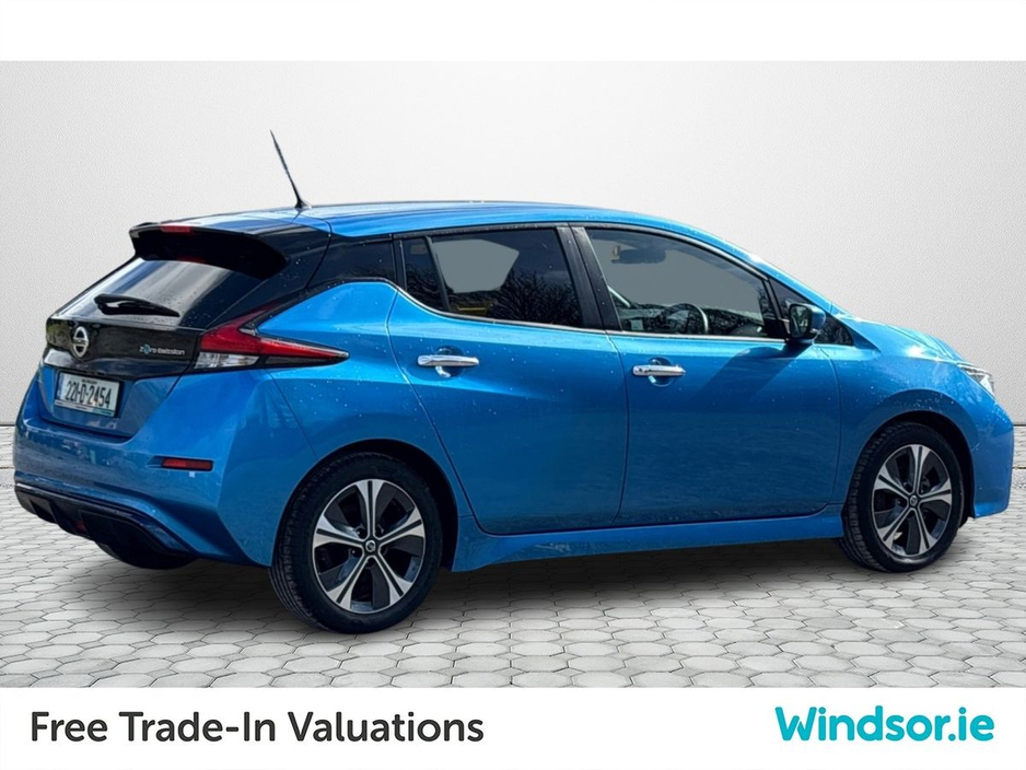 2022 Nissan Leaf - image 2