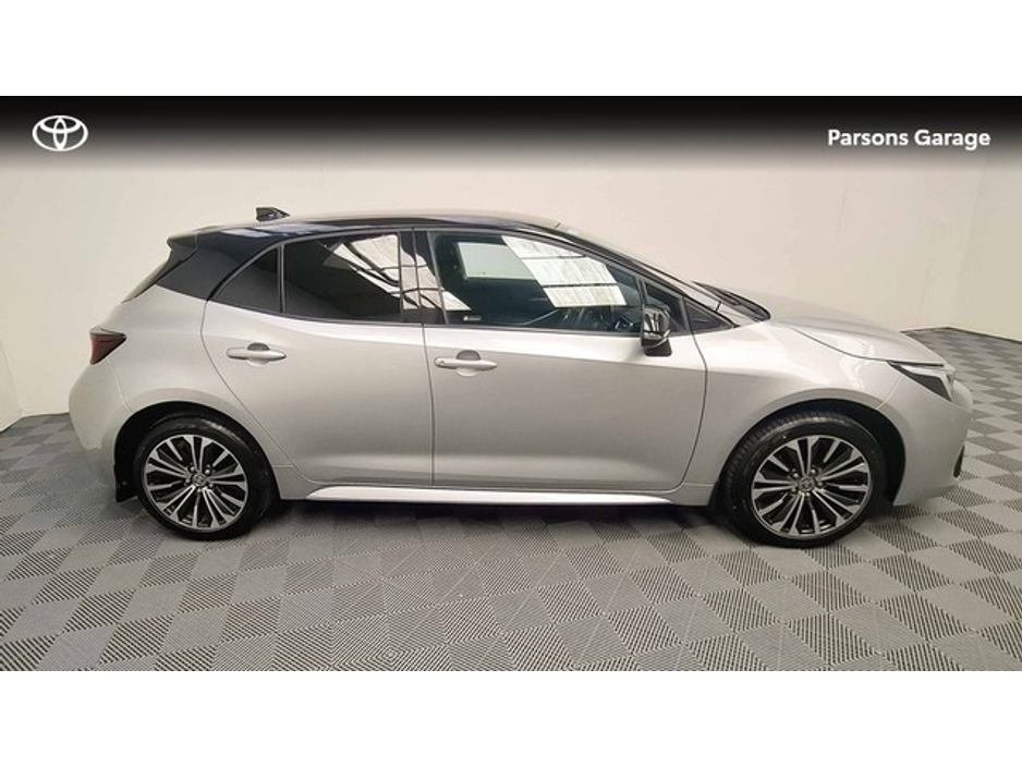 2024 Toyota Corolla - image 3