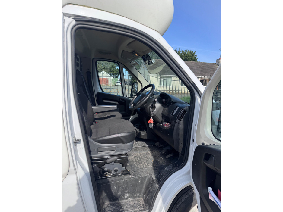 2021 Peugeot Boxer - image 8