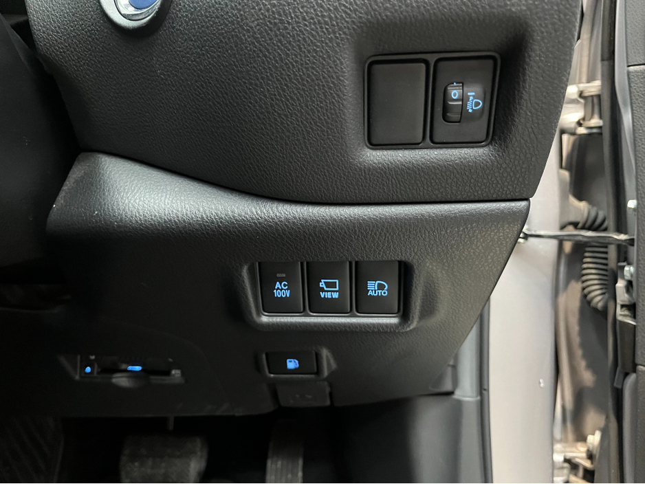 2020 Toyota C-HR - image 11