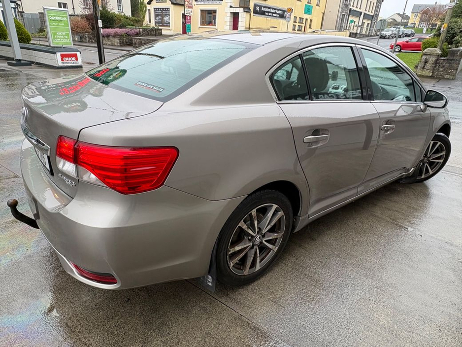 2014 Toyota Avensis - image 3