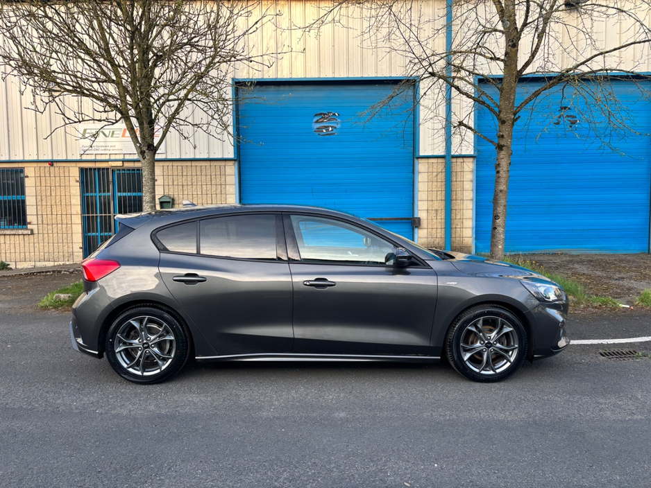 2020 Ford Focus - image 13