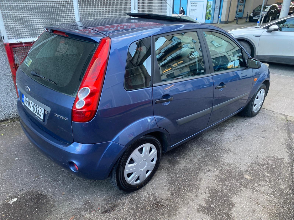 2006 Ford Fiesta - image 4