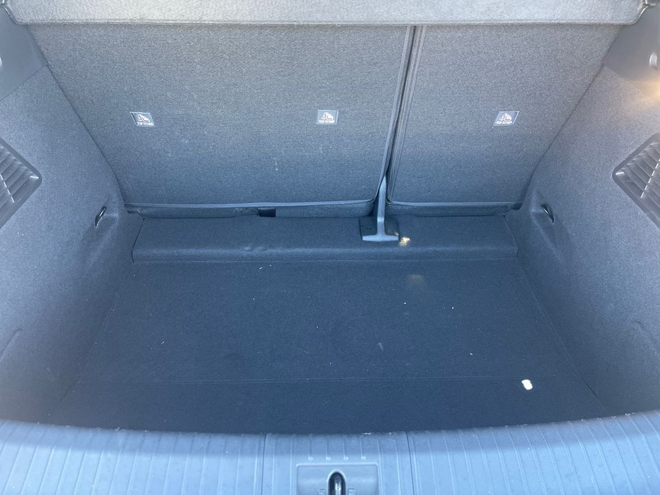 2023 Renault Megane E-Tech - image 12