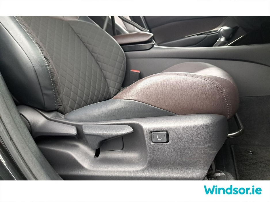 2020 Toyota C-HR HYBRID AUTO €21,995