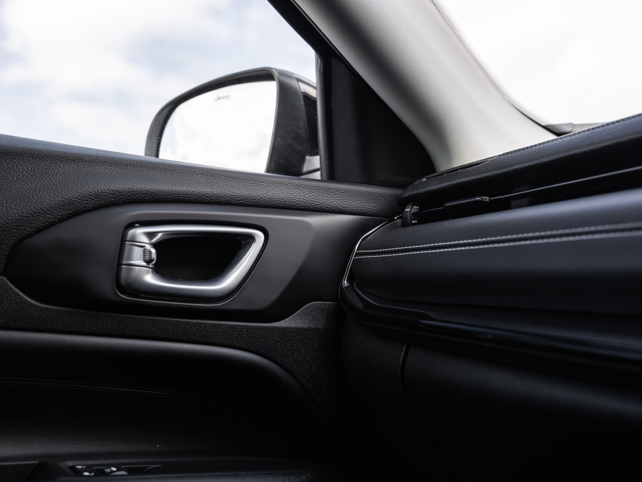 2025 Jeep Compass - image 20
