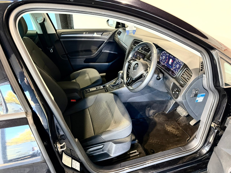 2019 Volkswagen Golf - image 8