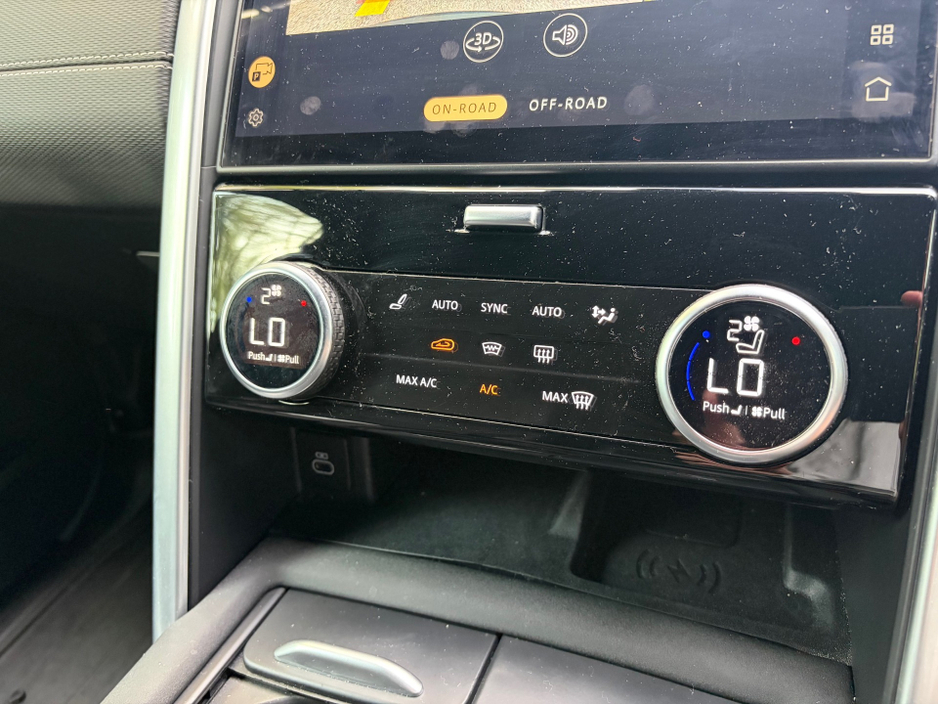 2024 Land Rover Discovery - image 22