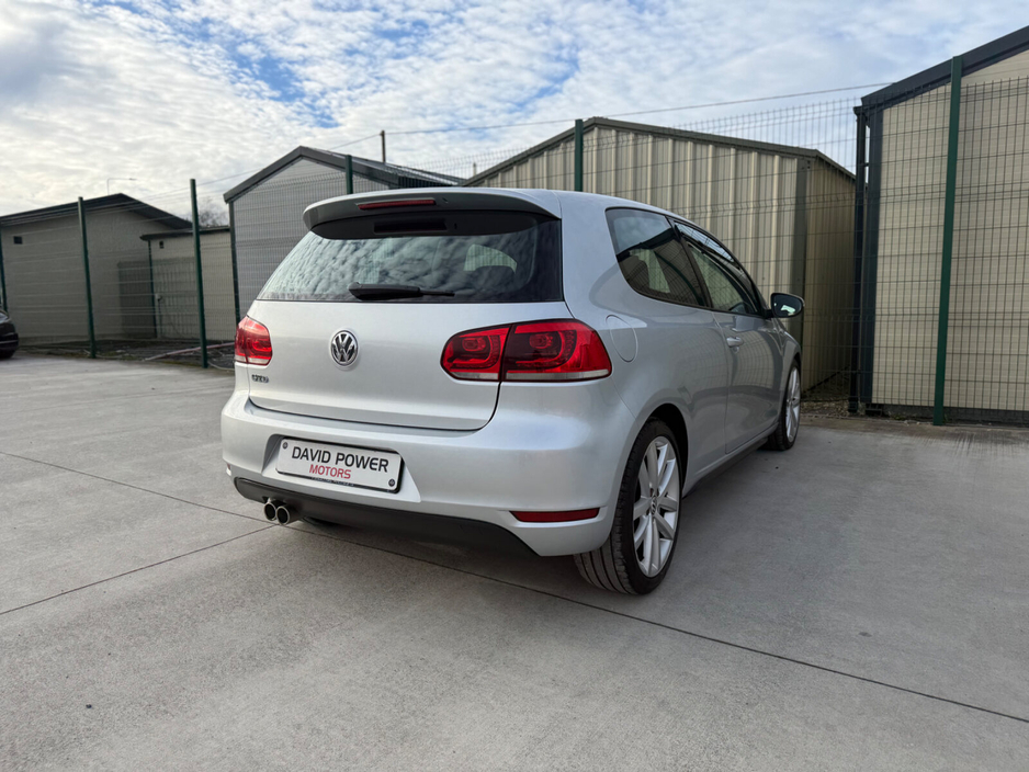 2010 Volkswagen Golf - image 7