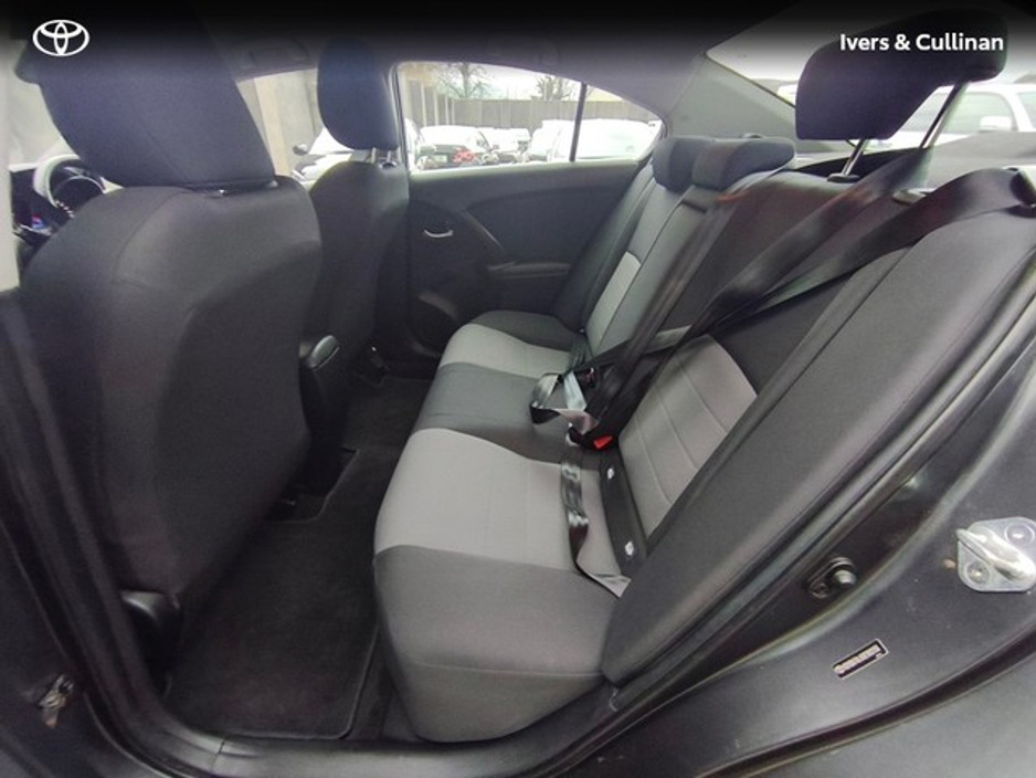 2015 Toyota Avensis - image 5