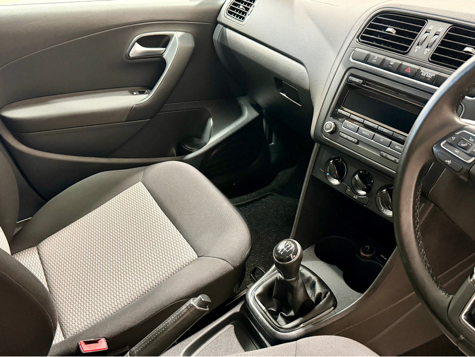 2014 Volkswagen Polo - image 6