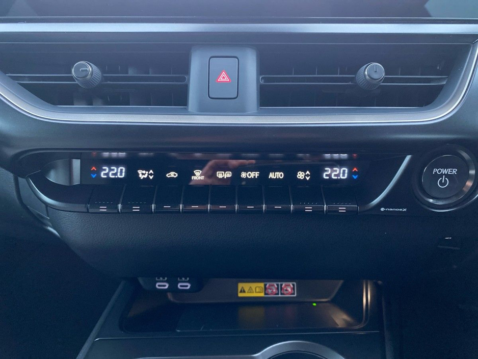 2024 Lexus UX 250 H - image 17