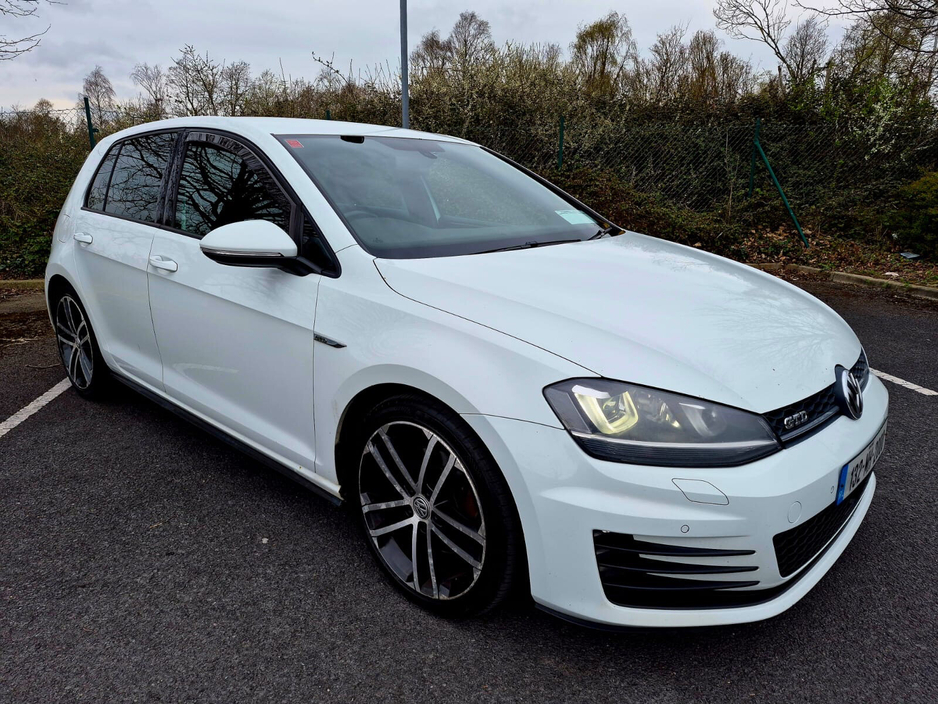 2013 Volkswagen Golf - image 3