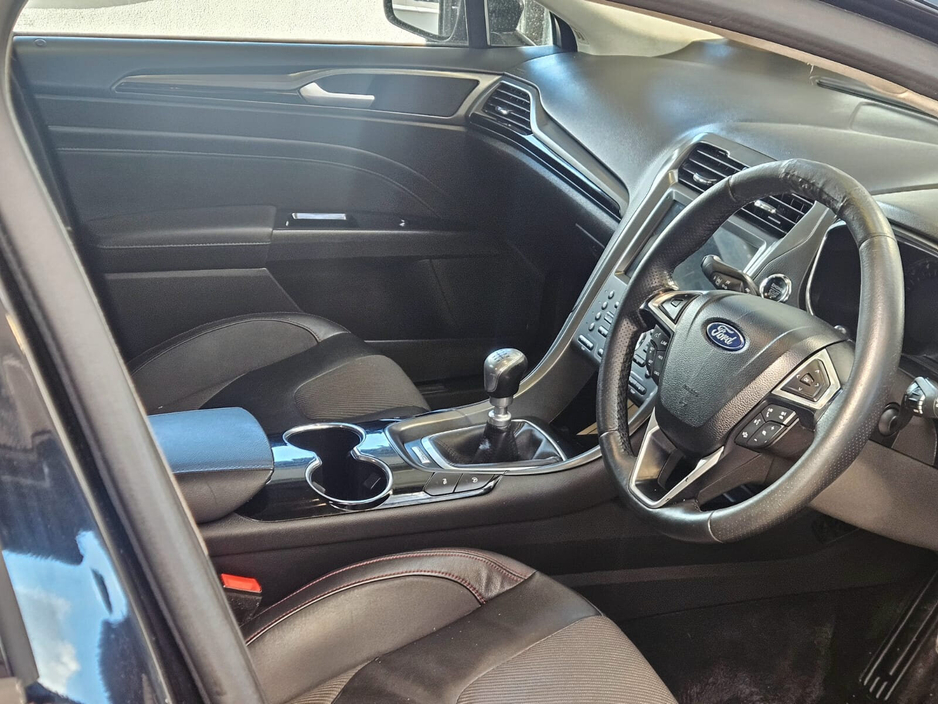 2017 Ford Mondeo - image 14