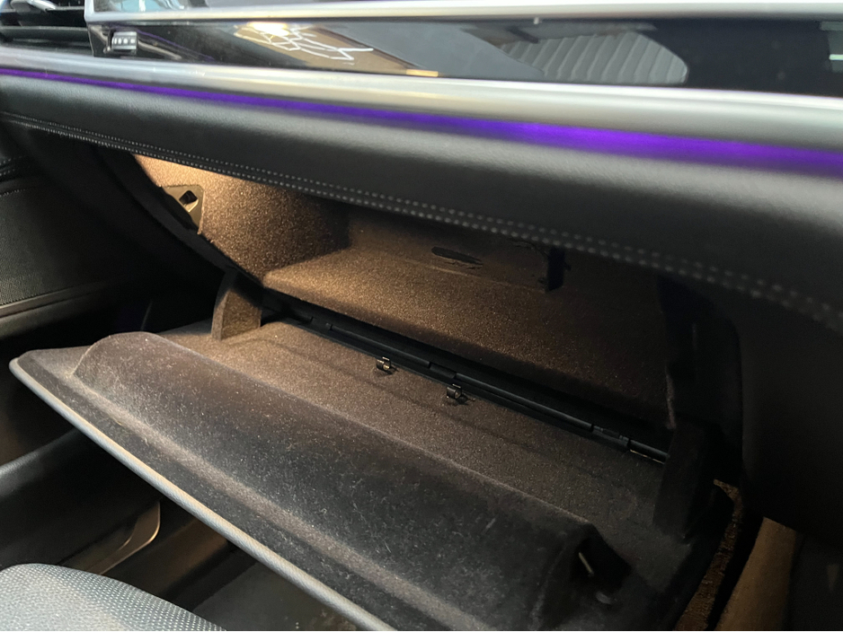 2017 BMW 7 Series - image 19