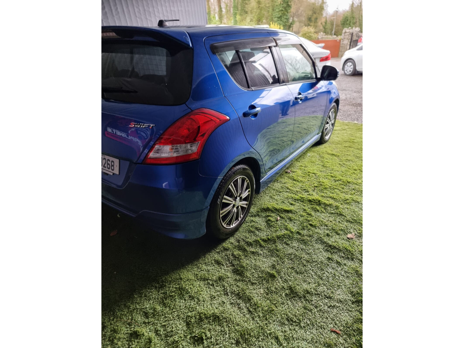 2012 Suzuki Swift - image 5