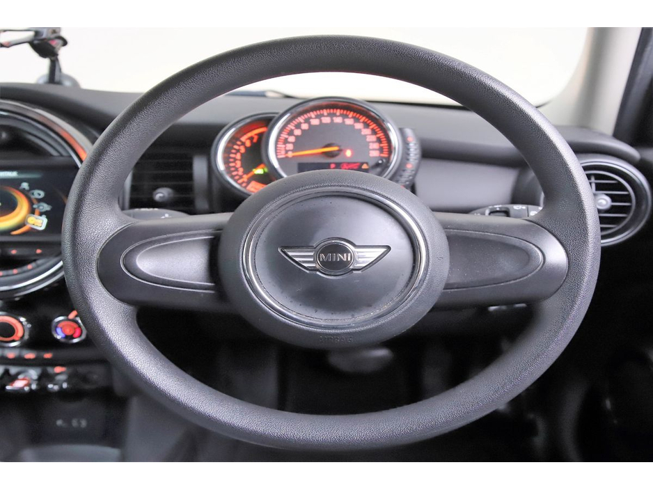 2016 MINI Hatch - image 17