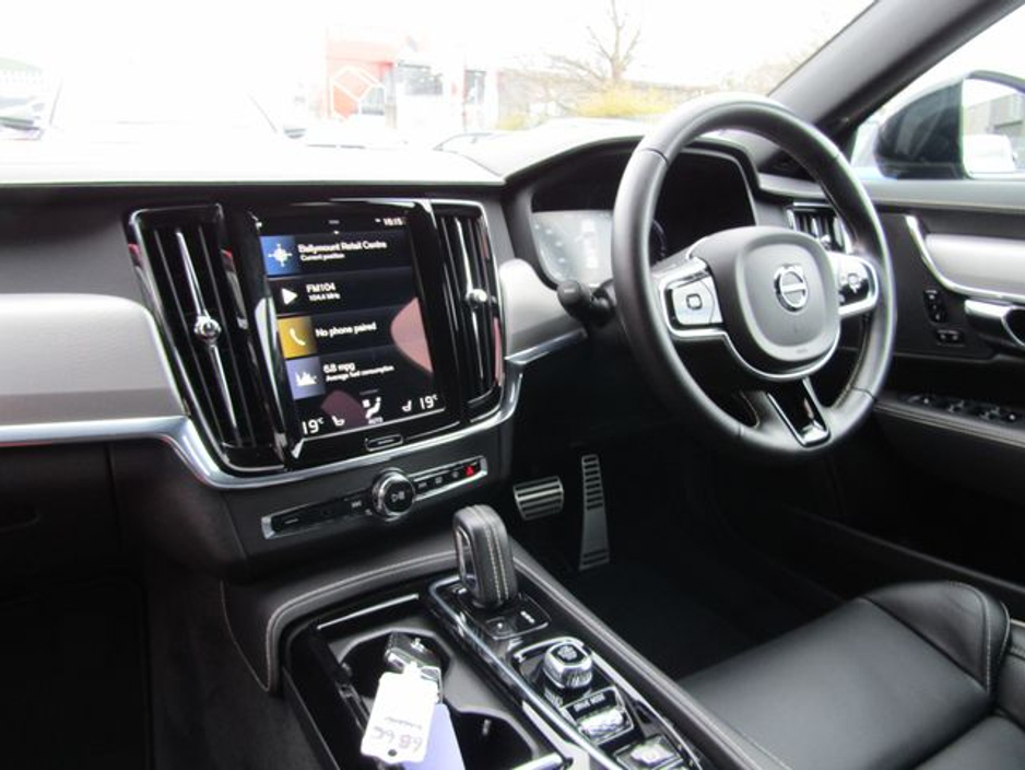 2021 Volvo S90 - image 10