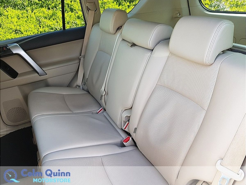 2022 Toyota Landcruiser - image 10