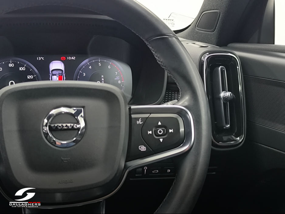 2022 Volvo XC40 (221) R-DESIGN T4 RECHARGE AUTO €33,995