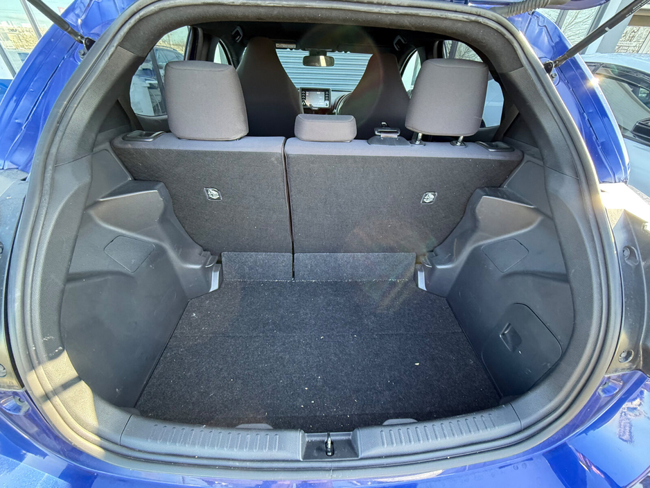 2021 Toyota Yaris - image 26