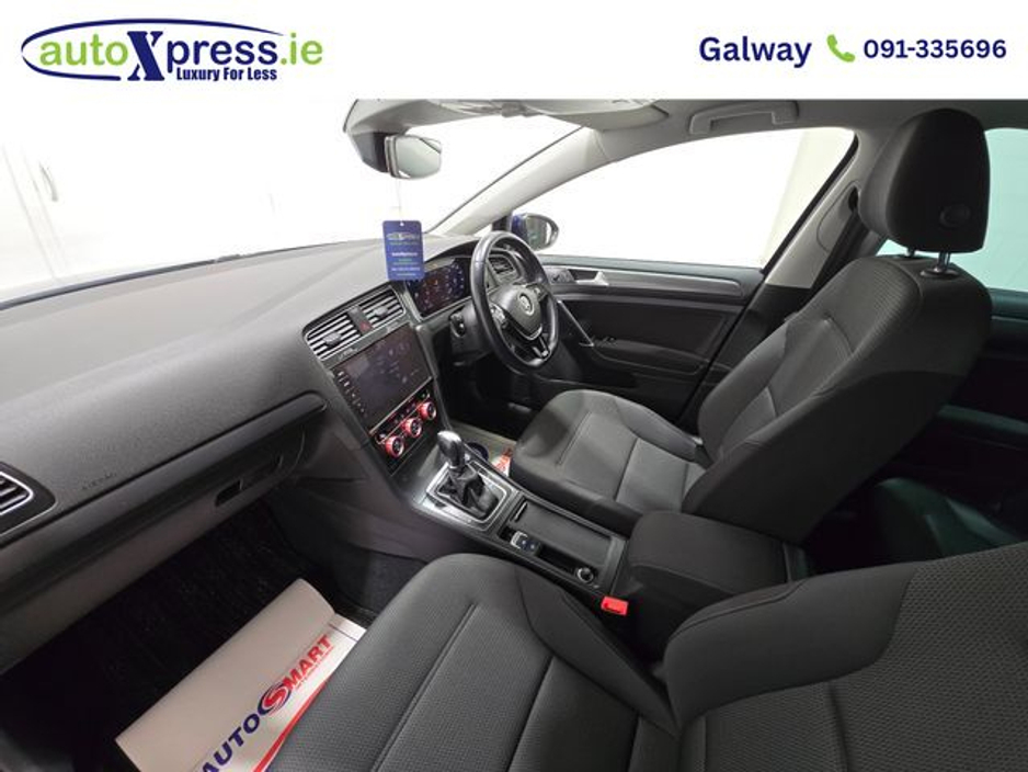 2019 Volkswagen Golf - image 2