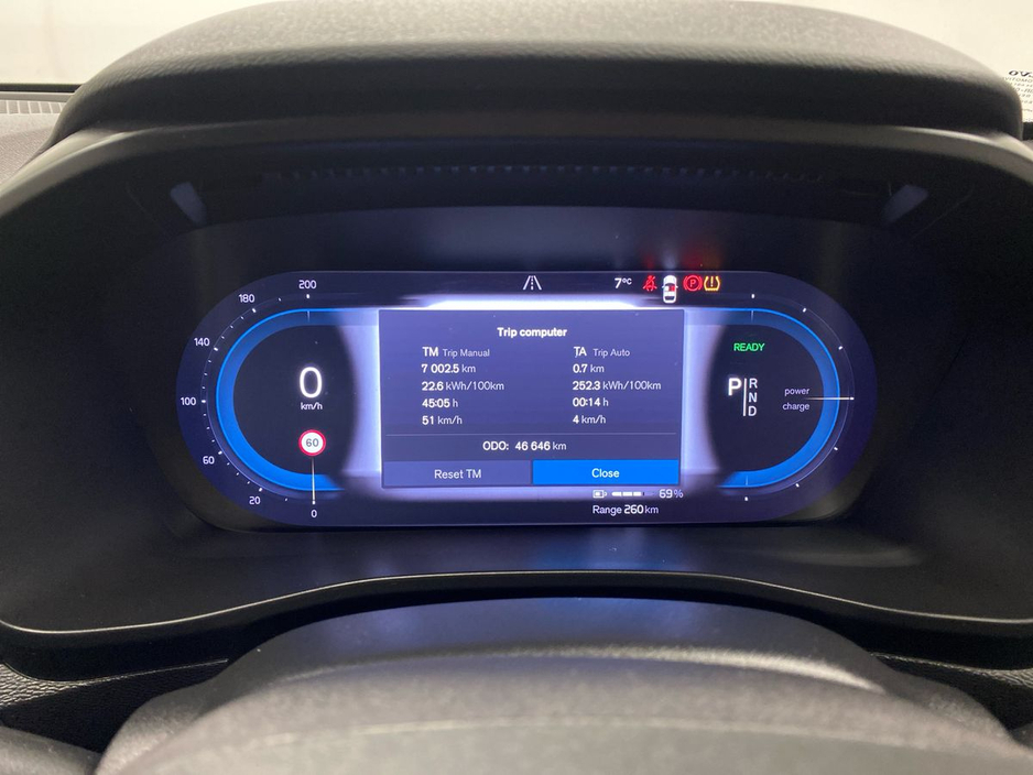 2022 Volvo XC40 - image 20