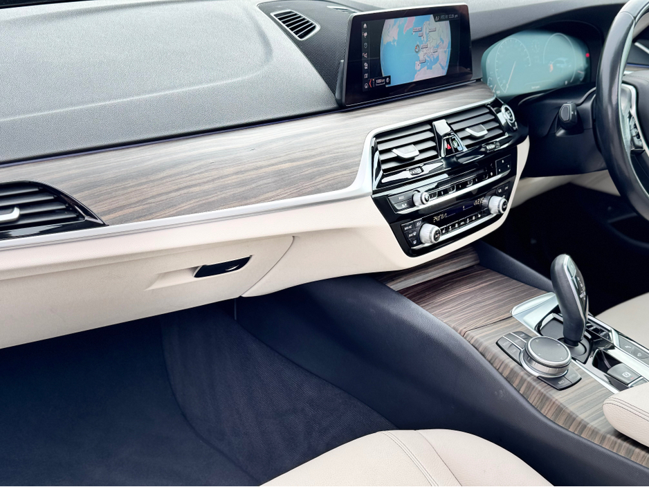 2019 BMW 5 Series 520D TOURING * PANROOF * 3D CAMERA PACK * €24,950