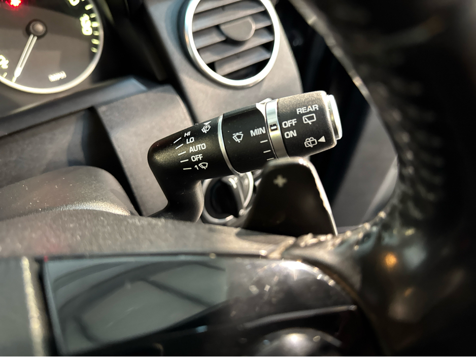 2015 Land Rover Discovery - image 19