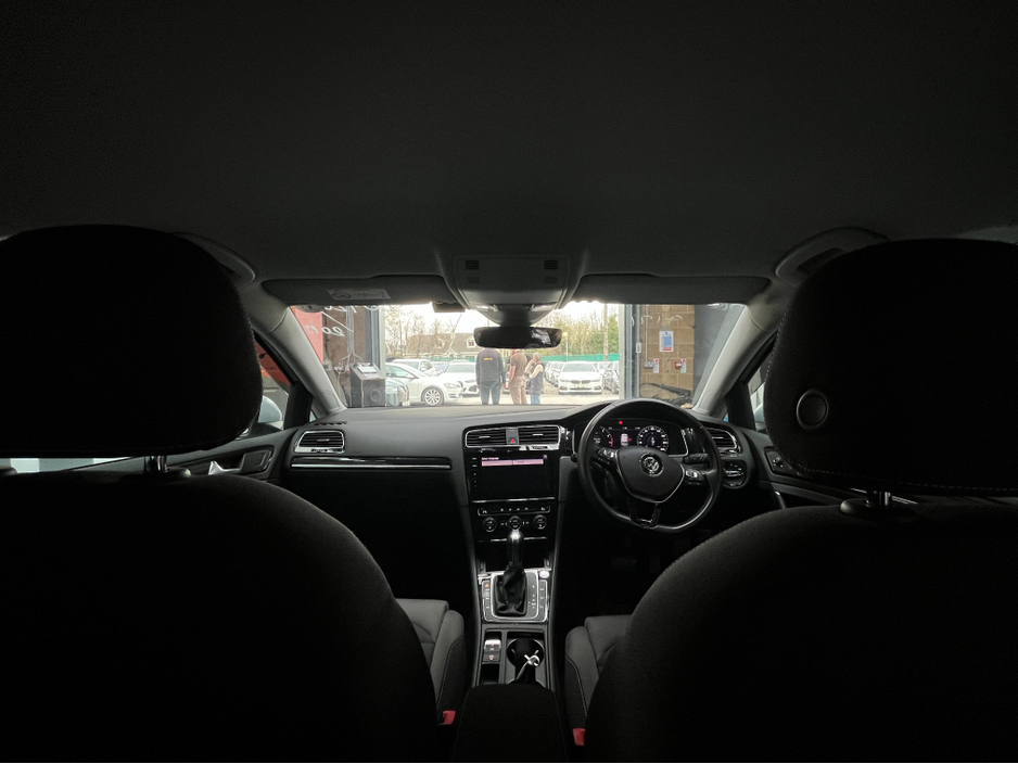 2018 Volkswagen Golf - image 13