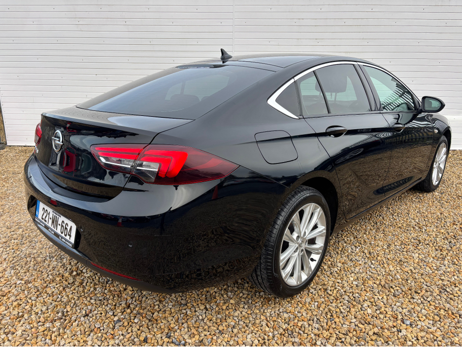 2022 Opel Insignia - image 7