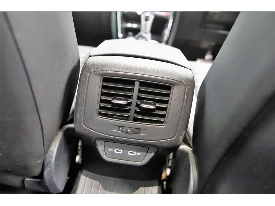 2023 Volkswagen T-Roc - image 25