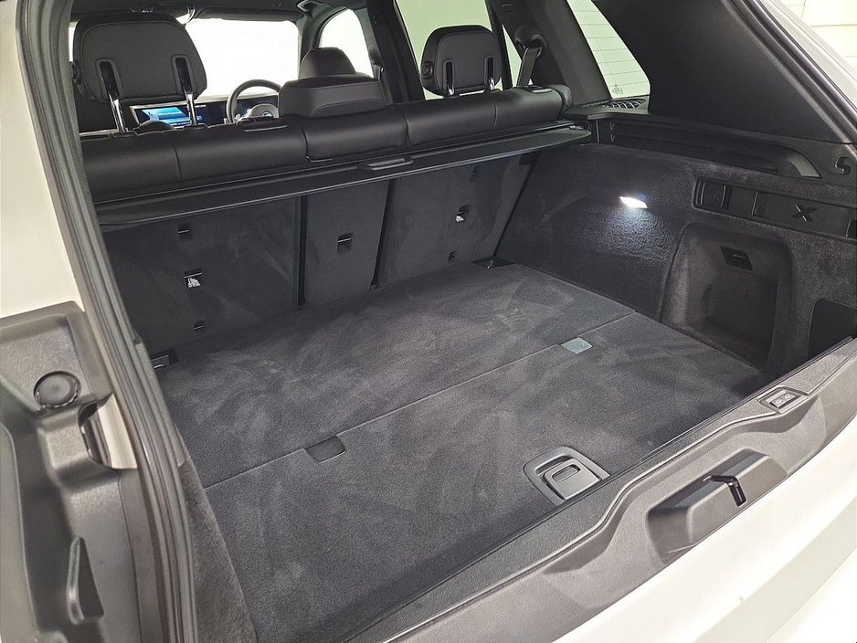 2025 BMW X5 - image 13