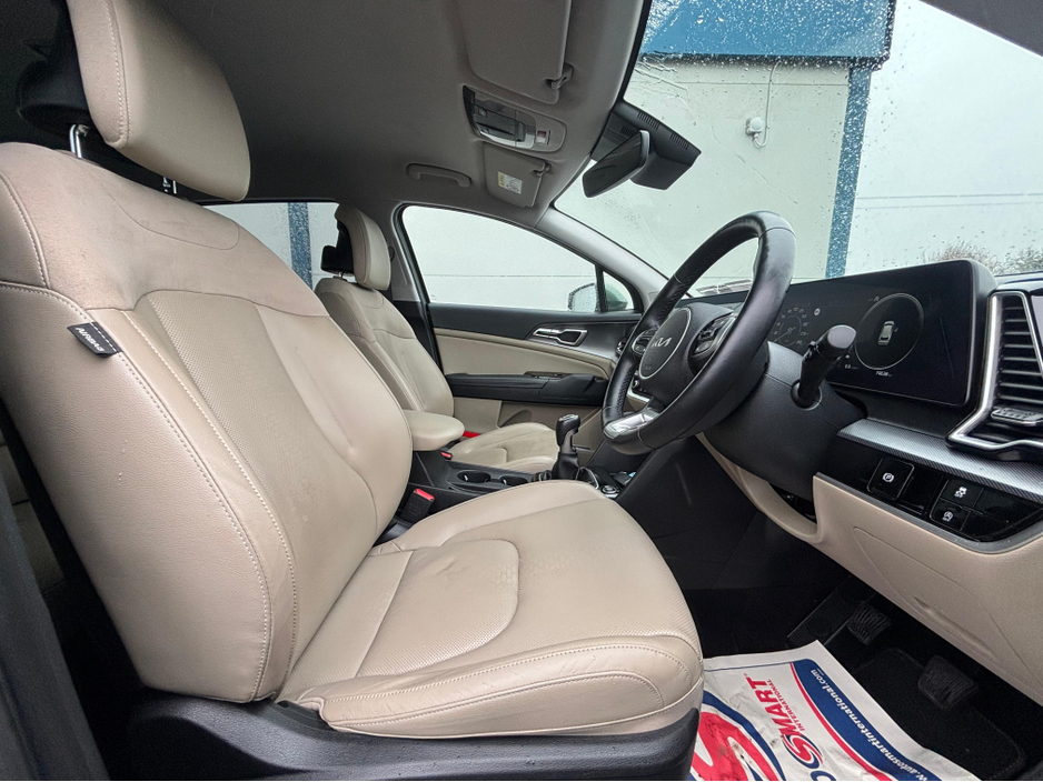 2022 Kia Sportage - image 8