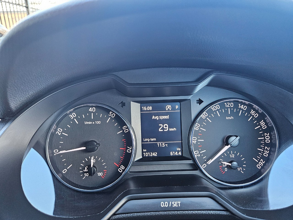 2017 Skoda Octavia - image 12