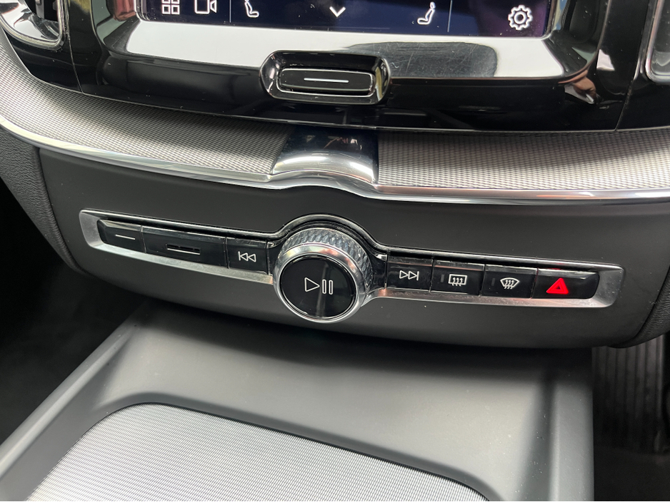 2023 Volvo XC60 - image 19