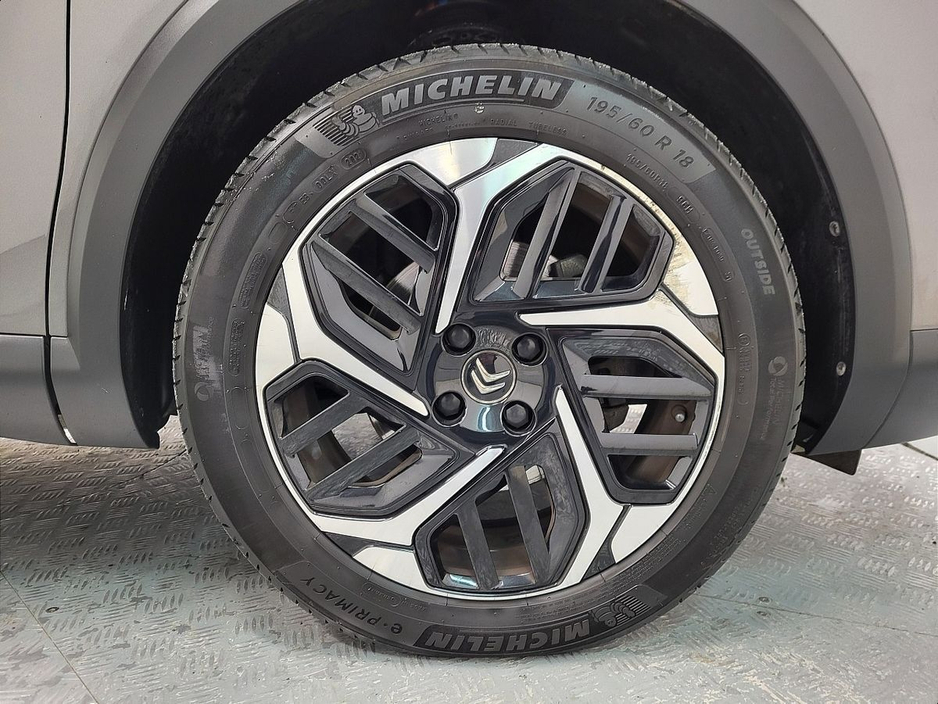 2025 Citroen C4 - image 6