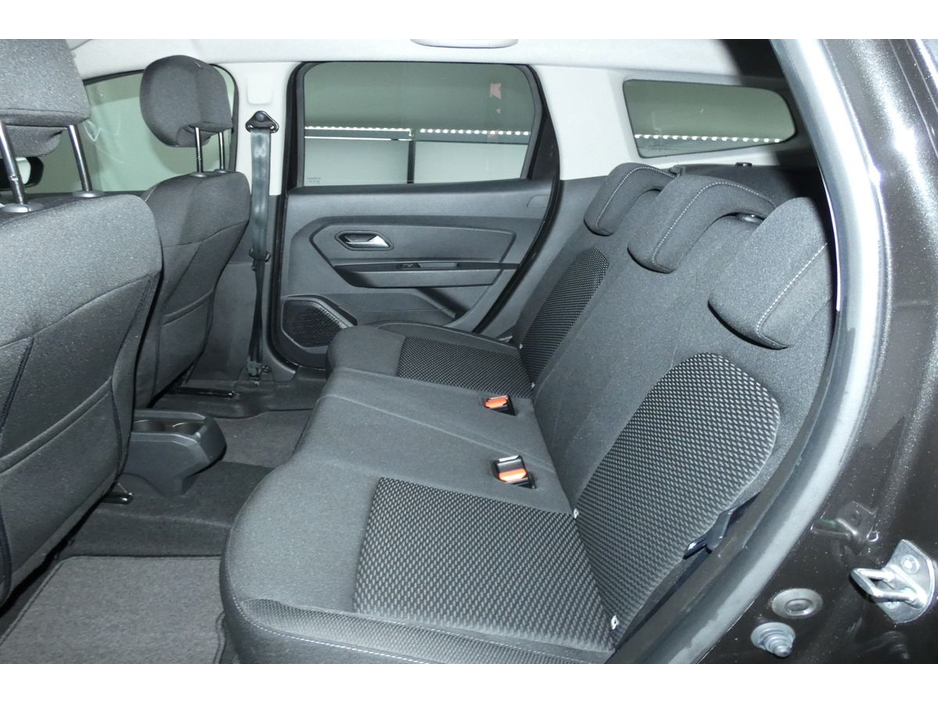 2020 Dacia Duster - image 15