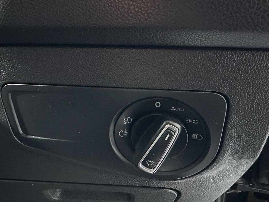 2020 Volkswagen Tiguan - image 25