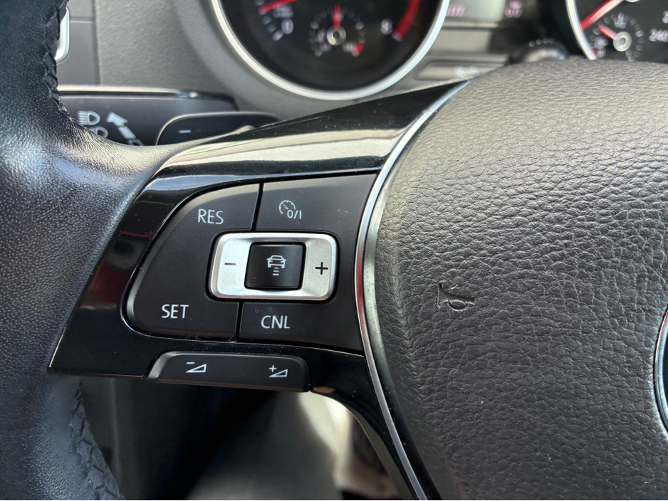 2015 Volkswagen Polo - image 14