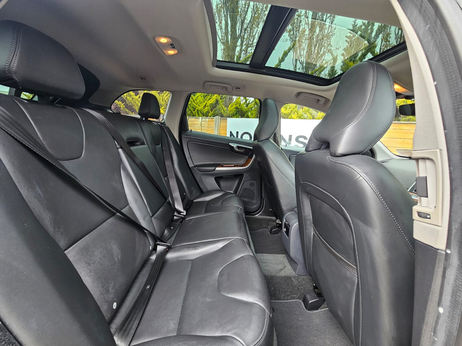 2016 Volvo XC60 - image 22