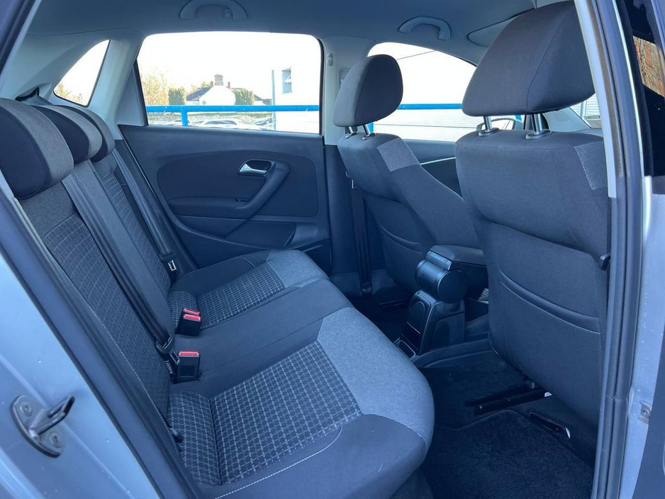 2015 Volkswagen Polo - image 8