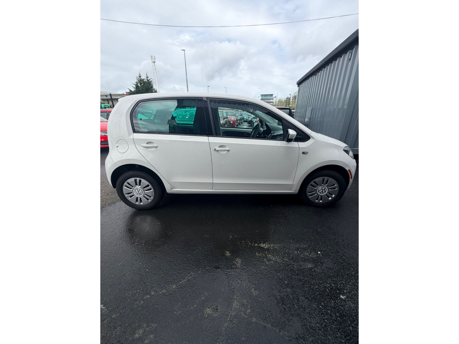 2014 Volkswagen up! - image 10